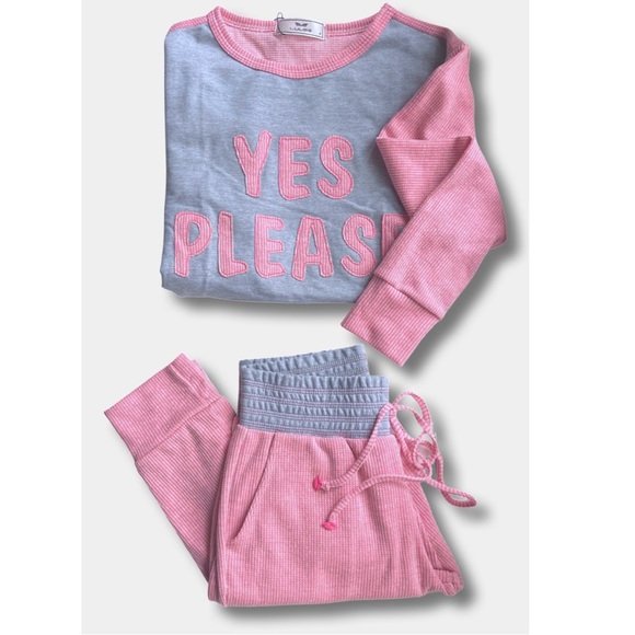 Embroidered Sweatsuit Set - Picture 3 of 3